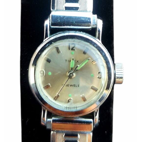 Vintage Timex Women's 17 Jewels Mechanical Wind Up Watch Silver Tone Flex Band - Picture 1 of 8